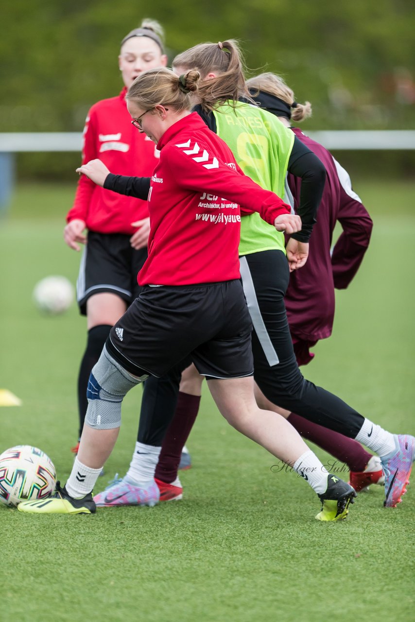 Bild 245 - Co-Trainerin der Frauen Nationalmannschaft Britta Carlson in Wahlstedt